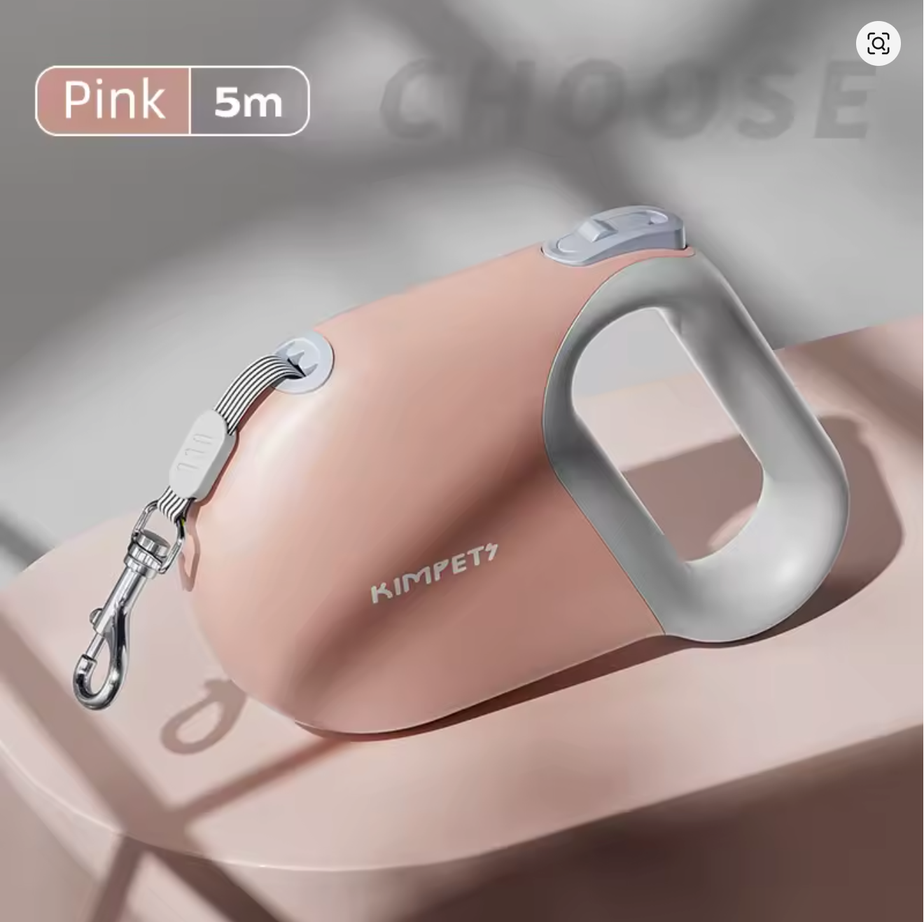 Tutor e cão aproveitando passeio com Guia Forte para Cães com 5 metros, conforto e segurança