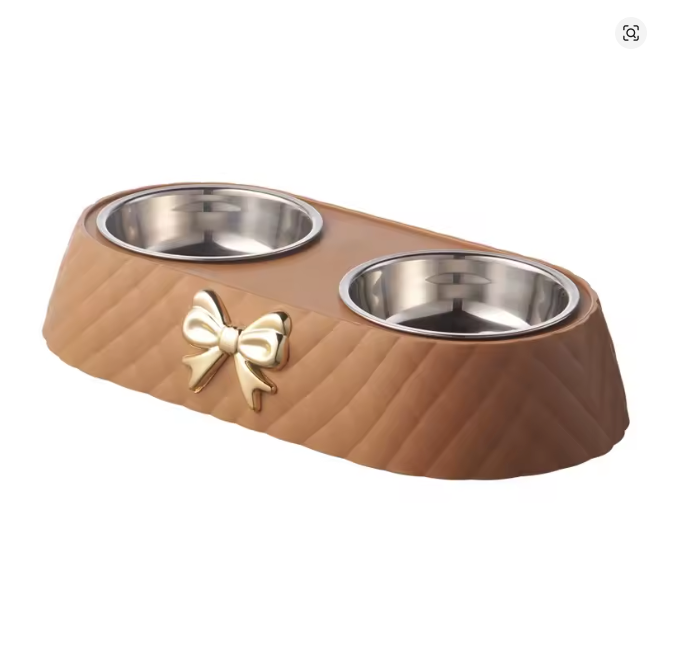 Tigela dupla para pets com acabamento matelassê em ambiente clean e decoração pet friendly