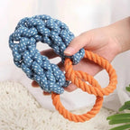 Brinquedo interativo para cães médios e grandes em cor azul com design ergonômico