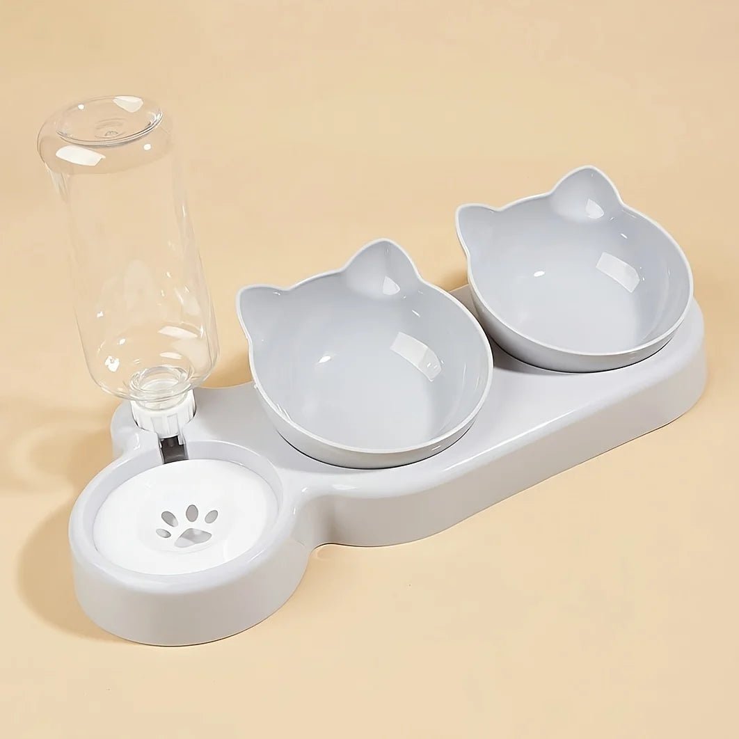 Tigela 3 em 1 para gatos com design moderno usada por gato durante a alimentação no Madrupet