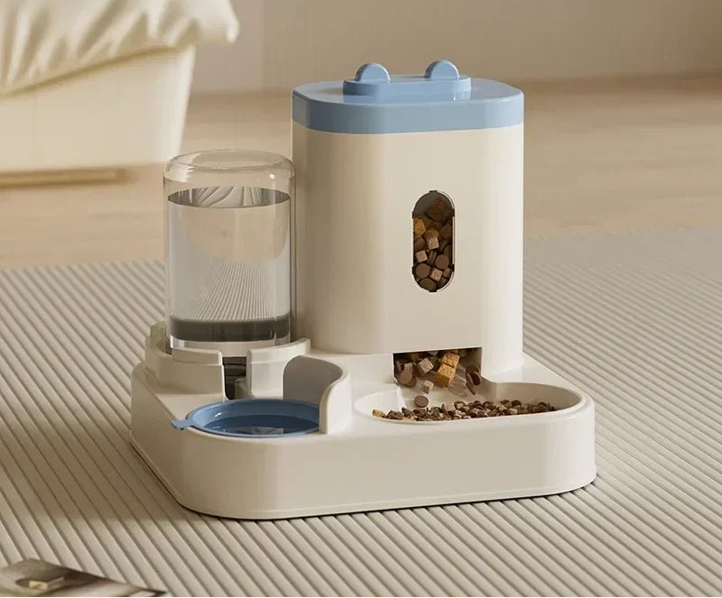 alimentador automático para pets Madrupet instalado em cozinha moderna com piso de cerâmica