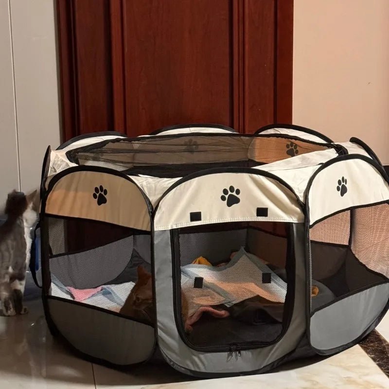 Detalhe do tecido resistente e armação metálica do cercadinho dobrável para cães e gatos