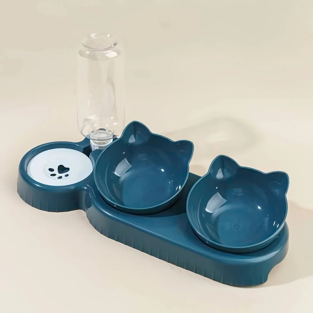 Detalhe da saída de água do bebedouro automático na tigela 3 em 1 para gatos, ideal para hidratação