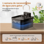 Gato bebendo água na fonte PetFlow 2.2L com sensor automático, garantindo água fresca e filtrada