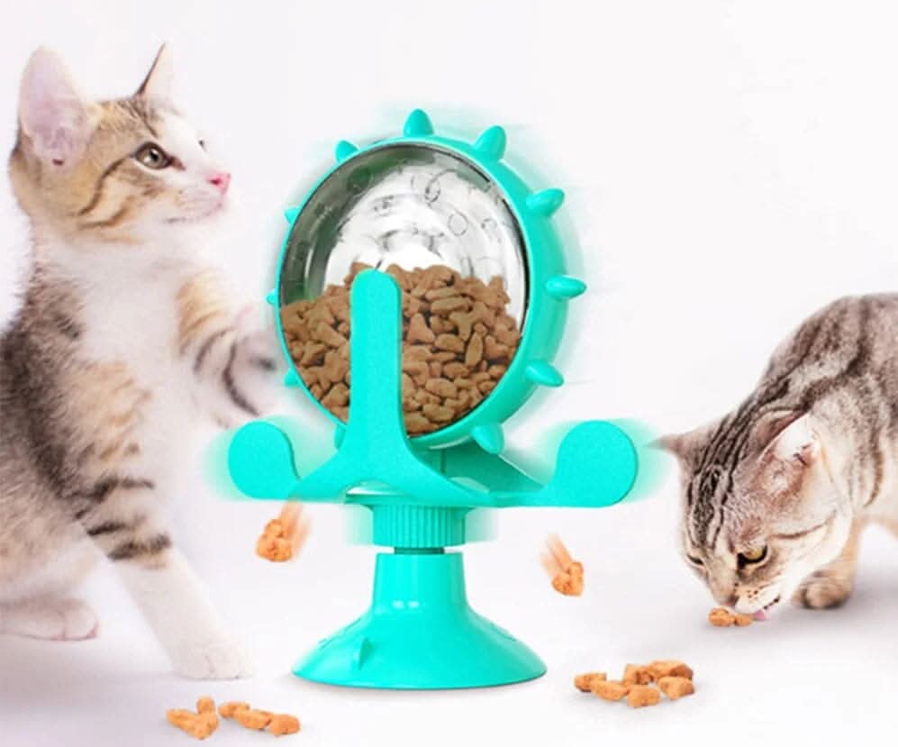 Brinquedo interativo para gatos Madrupet sendo utilizado por gato em ambiente interno