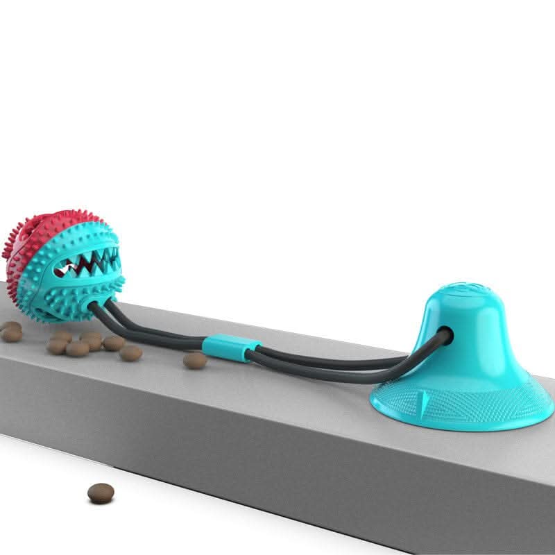 Cachorro se divertindo com brinquedo interativo Madrupet que libera petiscos durante a brincadeira