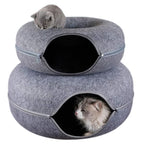 Vista lateral da cama interativa túnel para gatos mostrando o espaço interno amplo e confortável