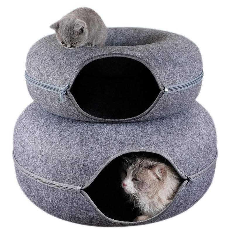 Vista lateral da cama interativa túnel para gatos mostrando o espaço interno amplo e confortável