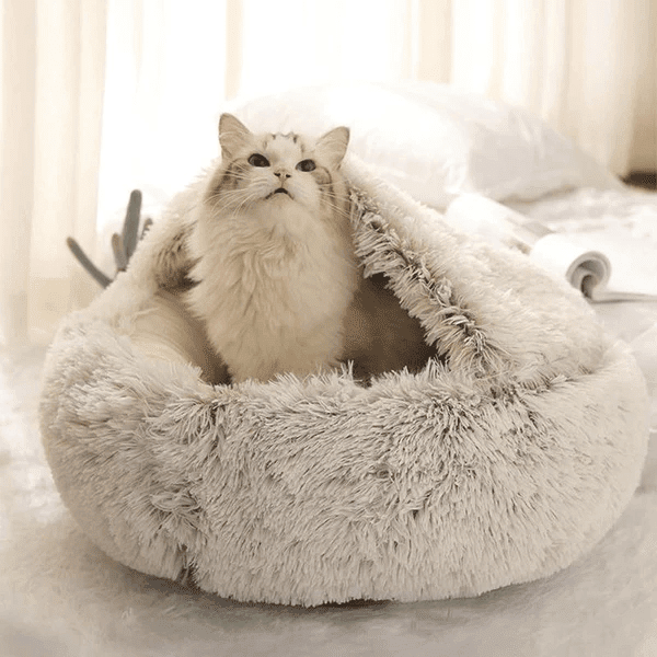 Cama ninho para gatos em tom cinza claro ideal para ambientes internos e aconchegantes
