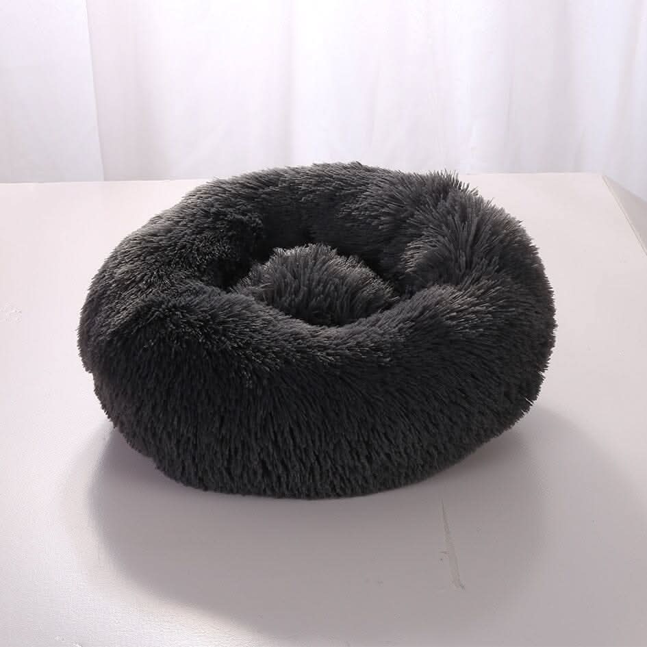 Cama nuvem para cães e gatos Madrupet em ambiente de sala, mostrando uso prático e confortável