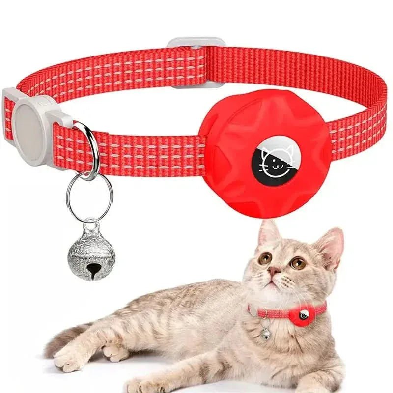 Vista lateral da coleira para gatos com compartimento para GPS, mostrando material resistente