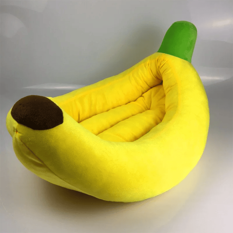 Cama pet banana em cor amarela vibrante destacando o formato exclusivo para pets