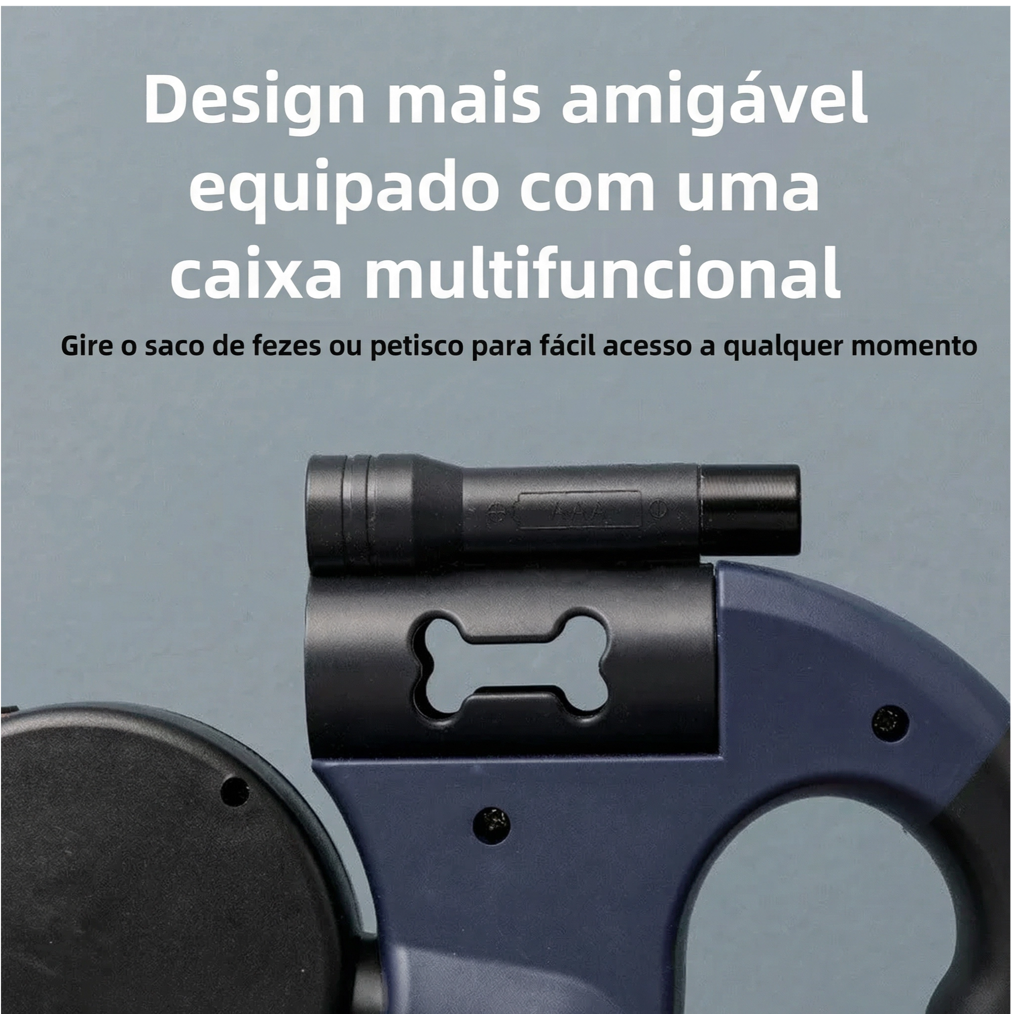 Dois cachorros passeando juntos com guia retrátil dupla com trava, facilitando o manejo do tutor