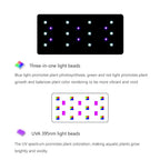 Aquário iluminado por luminária LED com base magnética, destacando peixes coloridos