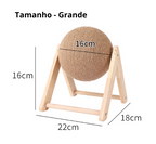 Arranhador bola para gatos em ambiente de sala de estar, combinando com decoração moderna