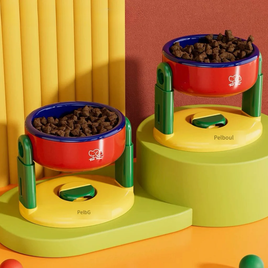 Comedouro elevado para gatos com base antiderrapante em ambiente doméstico, promovendo alimentação ergonômica