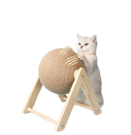 Gato usando arranhador bola para gatos, exercitando as garras e protegendo móveis