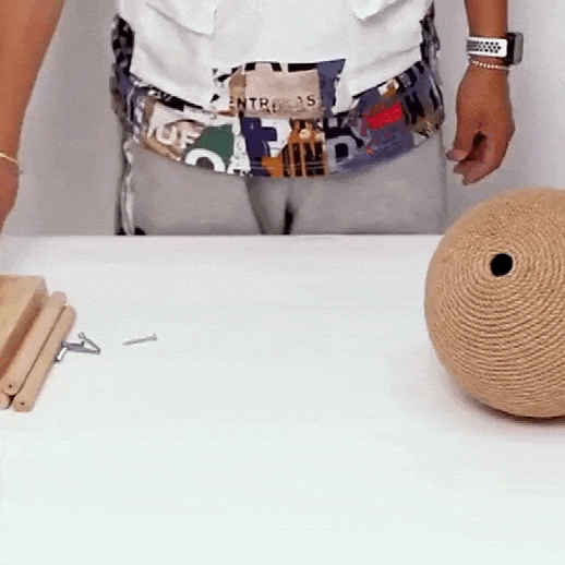 Conjunto de arranhadores bola para gatos em diferentes cores, destacando versatilidade e estilo