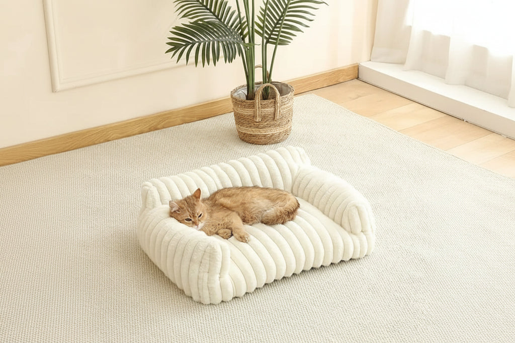 Detalhe do tecido listrado e costura reforçada da cama sofá pet para maior durabilidade