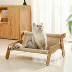 Gato usando a poltrona sisal para gatos como cama aconchegante