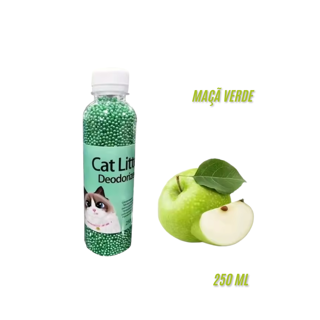Gato feliz próximo à caixa de areia tratada com neutralizador de cheiros para higiene