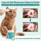 Cão recebendo limpeza nos ouvidos com lenço umedecido para cães e gatos, cuidado delicado e eficaz
