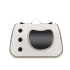 Madrupet bolsa compacta para pets pequenos usada em passeio urbano com cachorro feliz